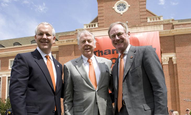 Boone Pickens and Hargis in front of Ed Low Library