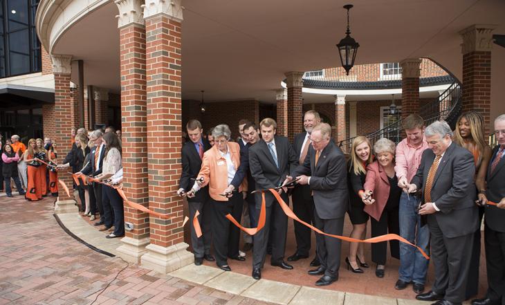 Union ribbon cuttin