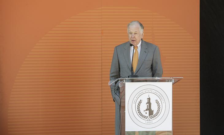Boone Pickens makes announcement