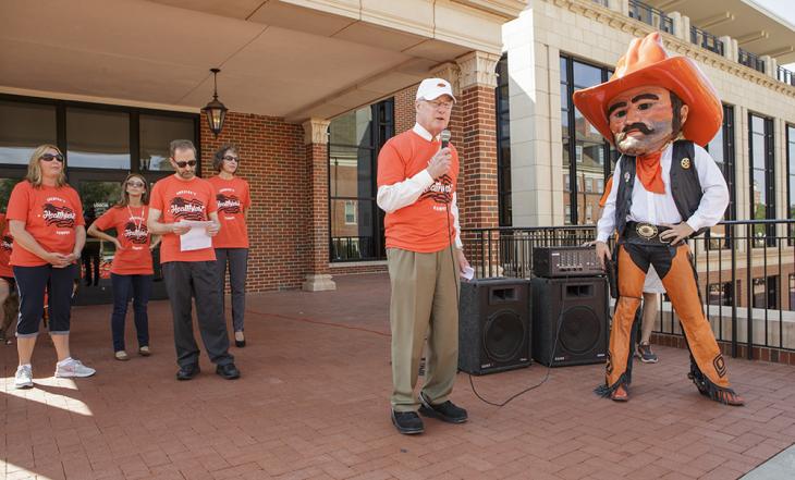 Hargis speaks at wellness walk event