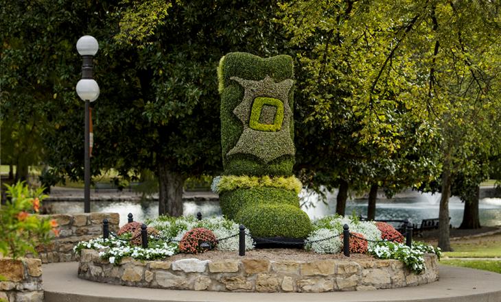 Boot topiary