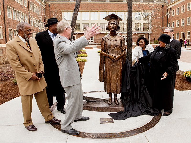 burns hargis and davis family unveil Nancy Randolph Davis statue