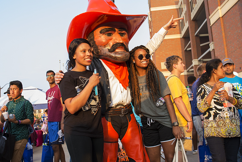 Students pose with Pistol Pete at Lights on Stillwater