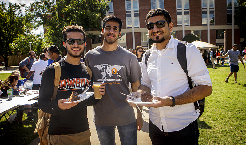 Students eating food at the OSU International Expo